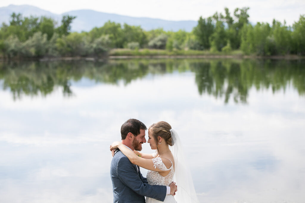 Lake landscapes that help you choose your Colorado elopement