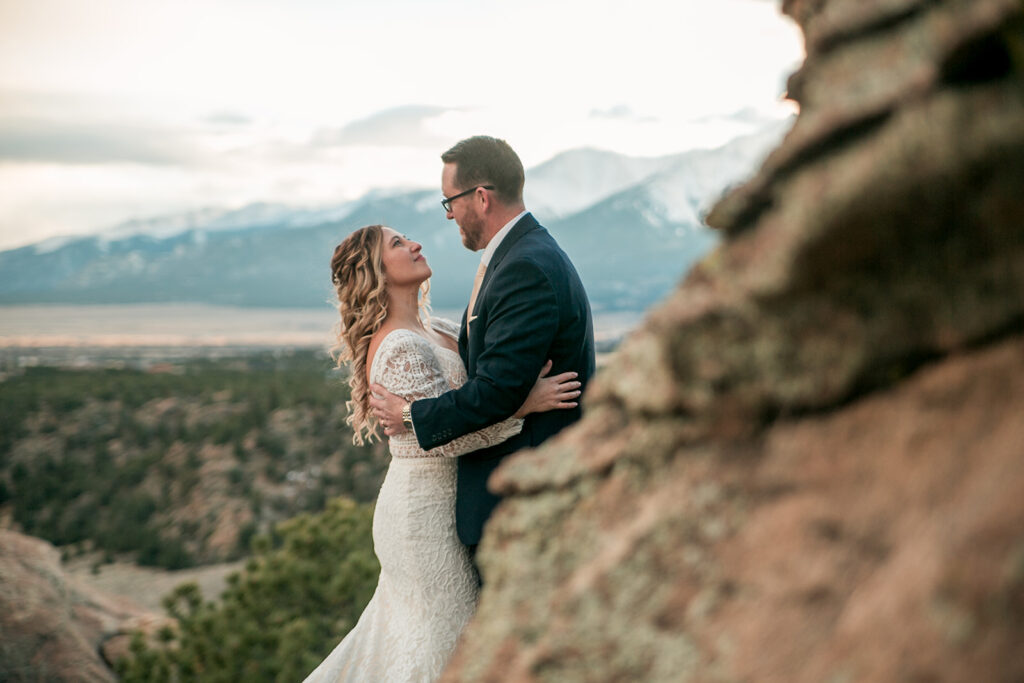 elopement couple in buena vista, colorado