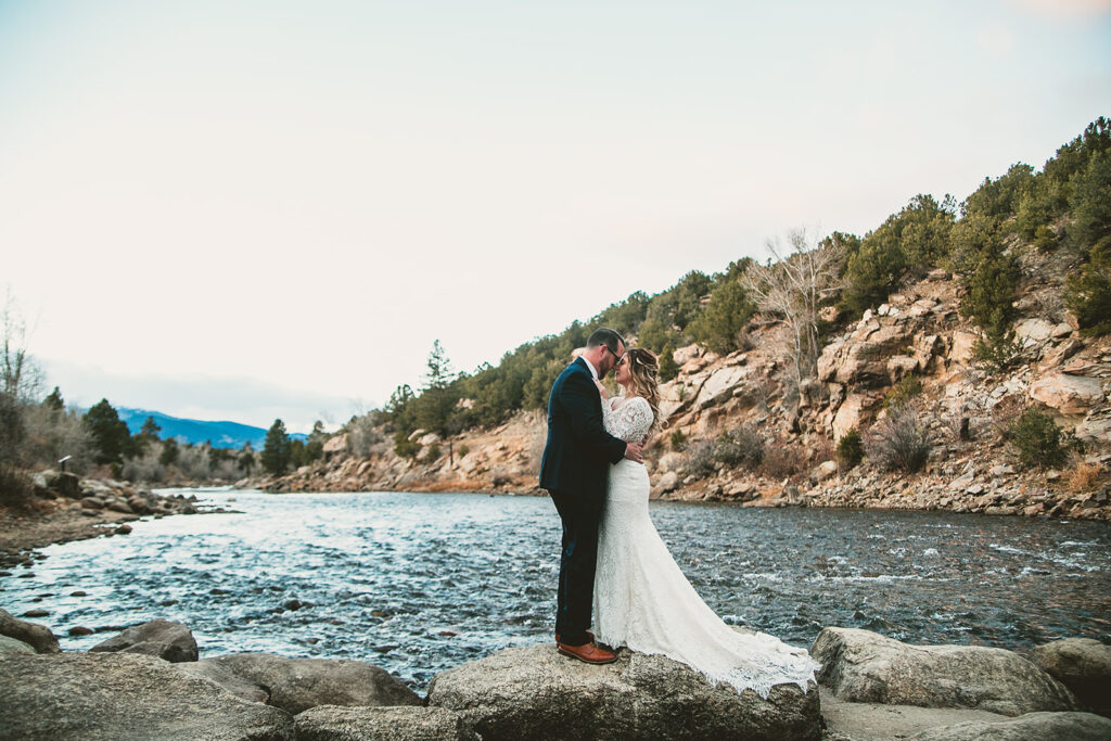 elopement couple in buena vista, colorado