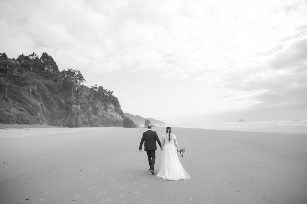 moody oregon coast elopement at hug point beach