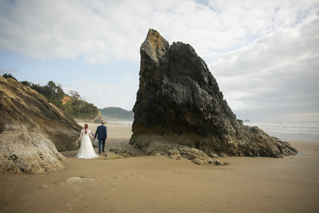 moody oregon coast elopement at hug point